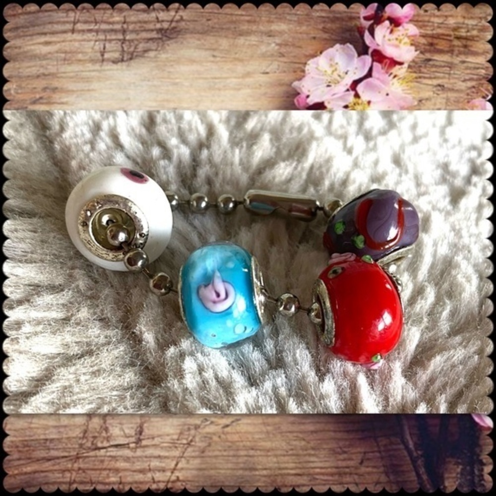 4 GLASS SILVER 3D BRACELET BEAD / BEADS  / CHARMS SET OF 4 - Picture 2 of 4